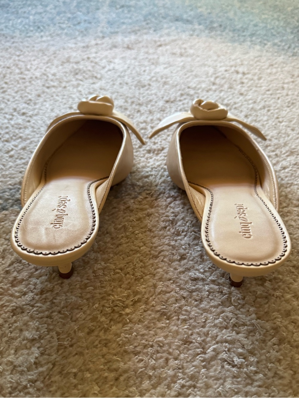 NEW Cinq à Sept Layla Knotted Rose Mule in Ivory - Picture 11 of 13